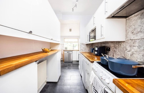 Caterham Casa | Holiday house Caterham for 2 - 8 persons with 4 bedrooms - Holiday home