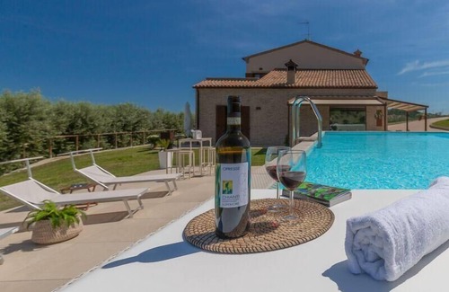 Fermo Casa | Holiday house Fermo for 1 - 14 persons with 4 bedrooms - Holiday home