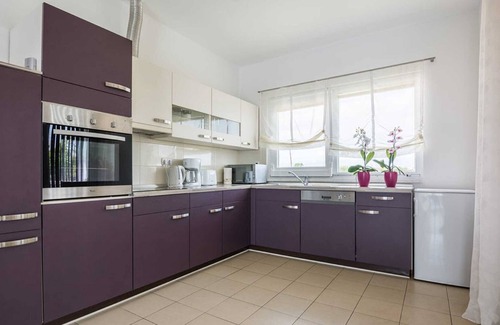 Policnik Casa | Holiday house Flora with pool and spacious yard