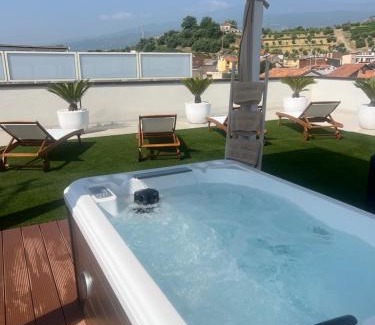 Calatabiano Apartamento | Holiday house ice honey