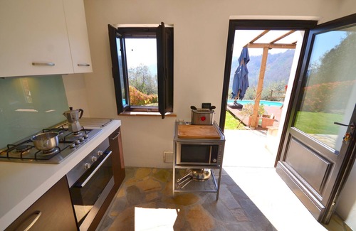 Villabuona Casa | Casa en Lucca con Piscina y Vistas al Valle
