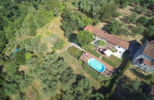 Villabuona Casa | Casa en Lucca con Piscina y Vistas al Valle
