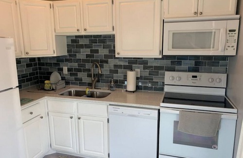 Huron Cabaña | Holiday House · Lakeview House on Rye Beach