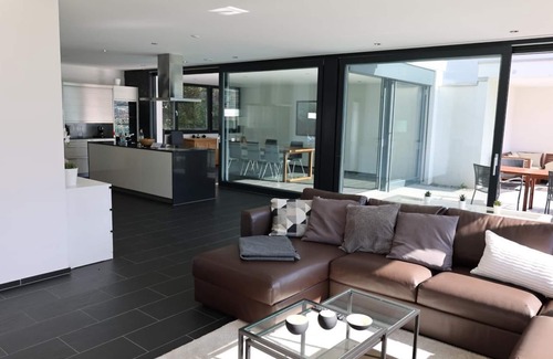 Sisikon Casa | Casa de vacaciones Sisikon para 1 - 10 personas con 4 dormitorios - Casa de vacaciones independiente