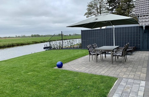 Sudbrookmerland Casa | Holiday house Weitblick - Holiday house, shower and bath, toilet, 2 bedrooms