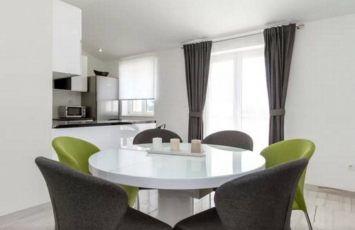 Stobrec Casa | Casa de vacaciones con 3 apartamentos, piscina y jacuzzi a 100 m de la playa