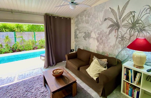 Punaauia Casa | Holiday house with private pool, near the beach with an exotic garden