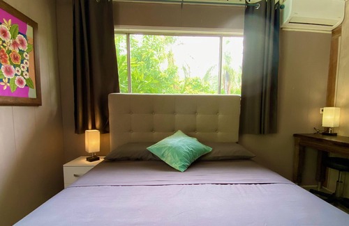 Punaauia Casa | Holiday house with private pool, near the beach with an exotic garden