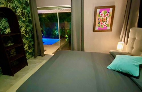 Punaauia Casa | Holiday house with private pool, near the beach with an exotic garden