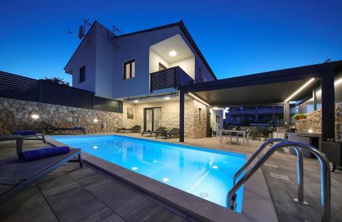 Sveti Anton Casa | Holiday house ZOROO with private pool
