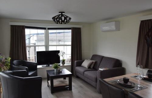 Oisterwijk Chalet De Esquí | Holiday Inn 30 Oisterwijk # Hygiëne # Airport Eindhoven # Airco # Bosrijk # Hiking & Biking # Efteling # Safaripark