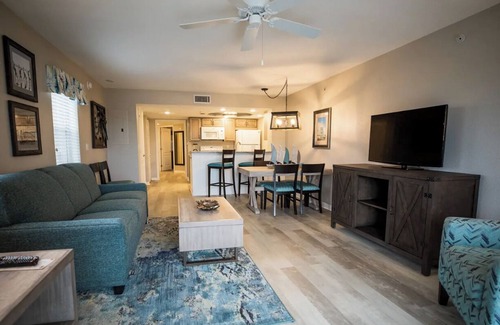 Port Canaveral Complejo | Holiday Inn Cape Canaveral Beach Resort - Two-Bedroom Villa