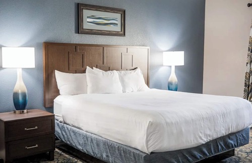 Port Canaveral Complejo | Holiday Inn Cape Canaveral Beach Resort - Two-Bedroom Villa