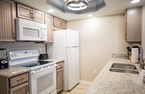 Port Canaveral Complejo | Holiday Inn Cape Canaveral Beach Resort - Two-Bedroom Villa