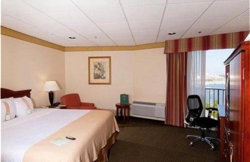 Charleston Hotel | Holiday Inn Charleston-Riverview by IHG