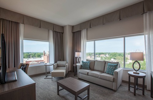 Cleveland Hotel | Holiday Inn Cleveland Clinic by IHG