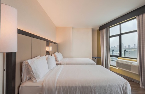 Blissville Hotel | Holiday Inn Express Long Island City E New York by IHG
