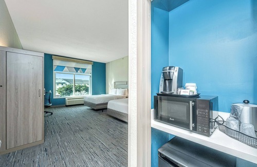 North Charleston Hotel | Holiday Inn Express Hotel & Suites Charleston Arpt-Conv Ctr by IHG