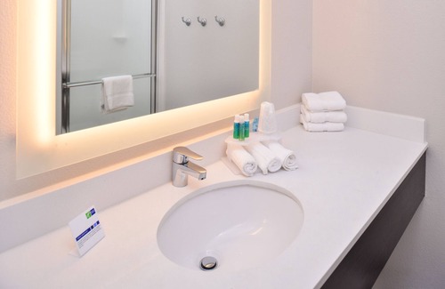 Corpus Christi Hotel | Holiday Inn Express & Suites Corpus Christi - N Padre Island by IHG
