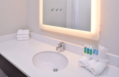Corpus Christi Hotel | Holiday Inn Express & Suites Corpus Christi - N Padre Island by IHG