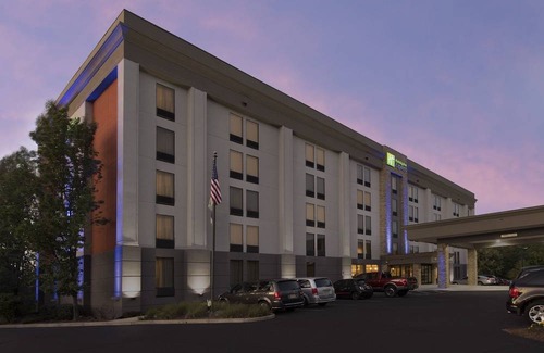 Lawrence Hotel | Holiday Inn Express Andover North - Lawrence, an IHG Hotel