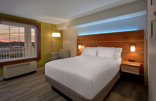 Sevierville Hotel | Holiday Inn Express and Suites Pigeon Forge Sevierville by IHG