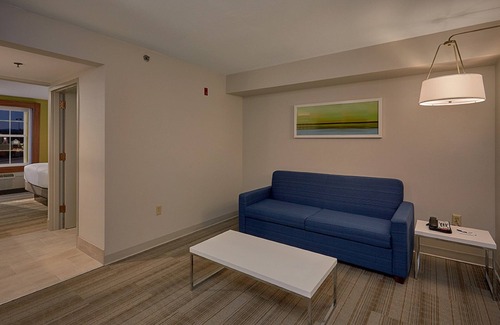 Sevierville Hotel | Holiday Inn Express and Suites Pigeon Forge Sevierville by IHG