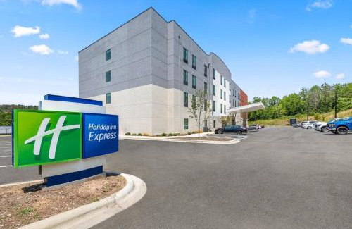 Woodfin Hotel | Holiday Inn Express Asheville Woodfin by IHG