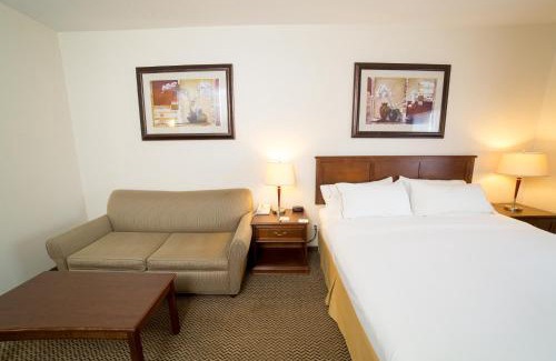 Drayton Valley Hotel | Holiday Inn Express & Suites Drayton Valley by IHG
