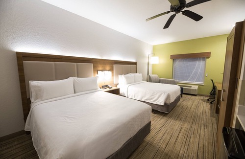 Clinton Hotel | Holiday Inn Express Clinton by IHG