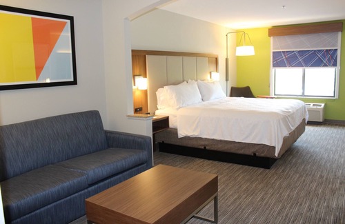 Forest City Hotel | Holiday Inn Express Forest City by IHG