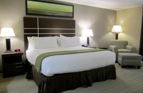 Golden Hotel | Holiday Inn Express Golden-Kicking Horse by IHG
