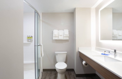 Morehead City Hotel | Holiday Inn Express Hotel & Suites Morehead Cty by IHG