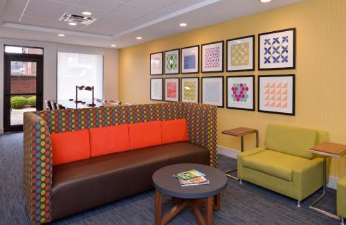 Downtown Indianapolis Hotel | Holiday Inn Express Hotel & Suites Indianapolis Dtn-Conv Ctr by IHG
