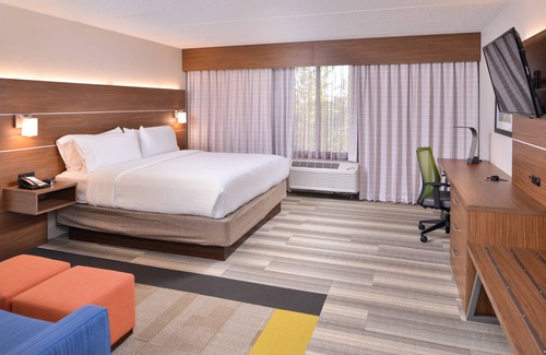 Downtown Indianapolis Hotel | Holiday Inn Express Hotel & Suites Indianapolis Dtn-Conv Ctr by IHG