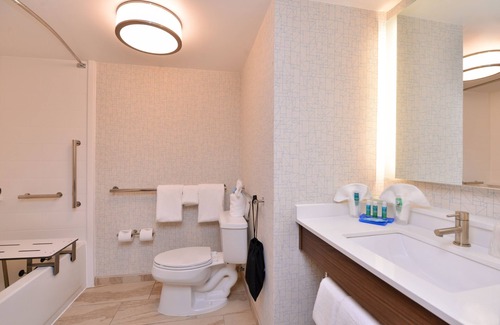 Downtown Indianapolis Hotel | Holiday Inn Express Hotel & Suites Indianapolis Dtn-Conv Ctr by IHG