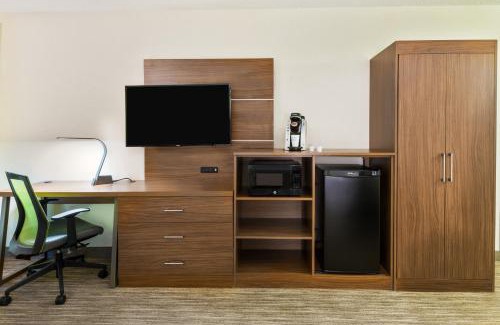 Bentonville Hotel | Holiday Inn Express Hotel & Suites Bentonville by IHG