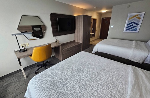 Blue Ash Hotel | Holiday Inn Express Hotel & Suites Cincinnati-Blue Ash by IHG