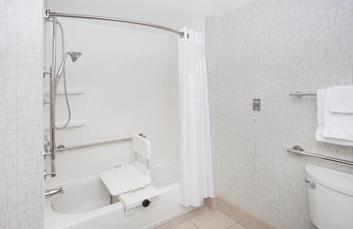 Woonsocket Hotel | Holiday Inn Express Hotel & Suites Providence-Woonsocket by IHG