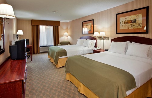 Lansing Hotel | Holiday Inn Express Hotel & Suites Lansing-Leavenworth, an IHG Hotel