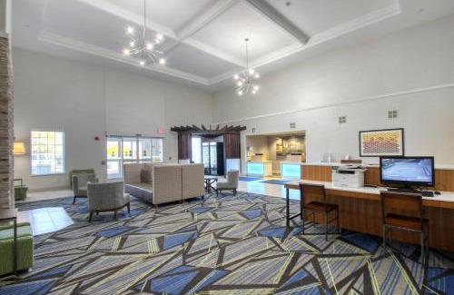 Oshkosh Hotel | Holiday Inn Express Hotel & Suites Oshkosh - State Route 41 by IHG