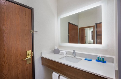 Bishop Hotel | Holiday Inn Express Hotel & Suites Bishop by IHG