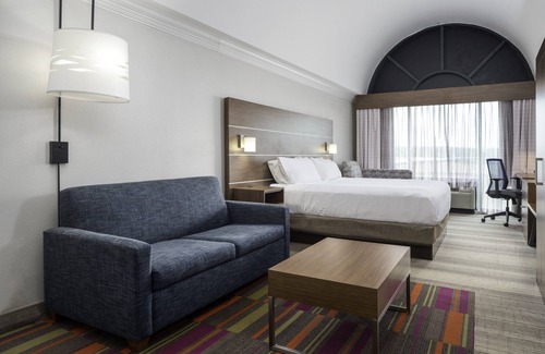 Macon Hotel | Holiday Inn Express Hotel & Suites Macon-West by IHG