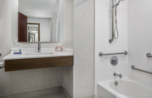 Macon Hotel | Holiday Inn Express Hotel & Suites Macon-West by IHG