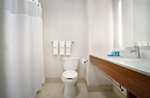 Allen Hotel | Holiday Inn Express Hotel & Suites Dallas NE - Allen by IHG