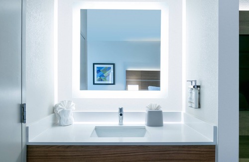 Irving Hotel | Holiday Inn Express Hotel & Suites DFW Airport South by IHG