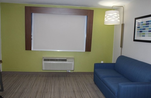 Raton Hotel | Holiday Inn Express Hotel & Suites Raton by IHG