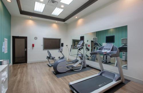 Columbus Hotel | Holiday Inn Express Hotel & Suites Columbus by IHG