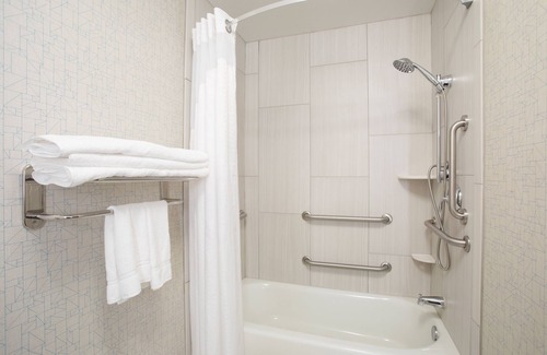 Longmont Hotel | Holiday Inn Express Hotel & Suites Longmont by IHG