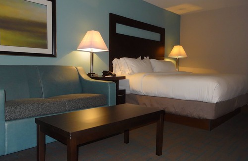 Bonner Springs Hotel | Holiday Inn Express Kansas City-Bonner Springs by IHG